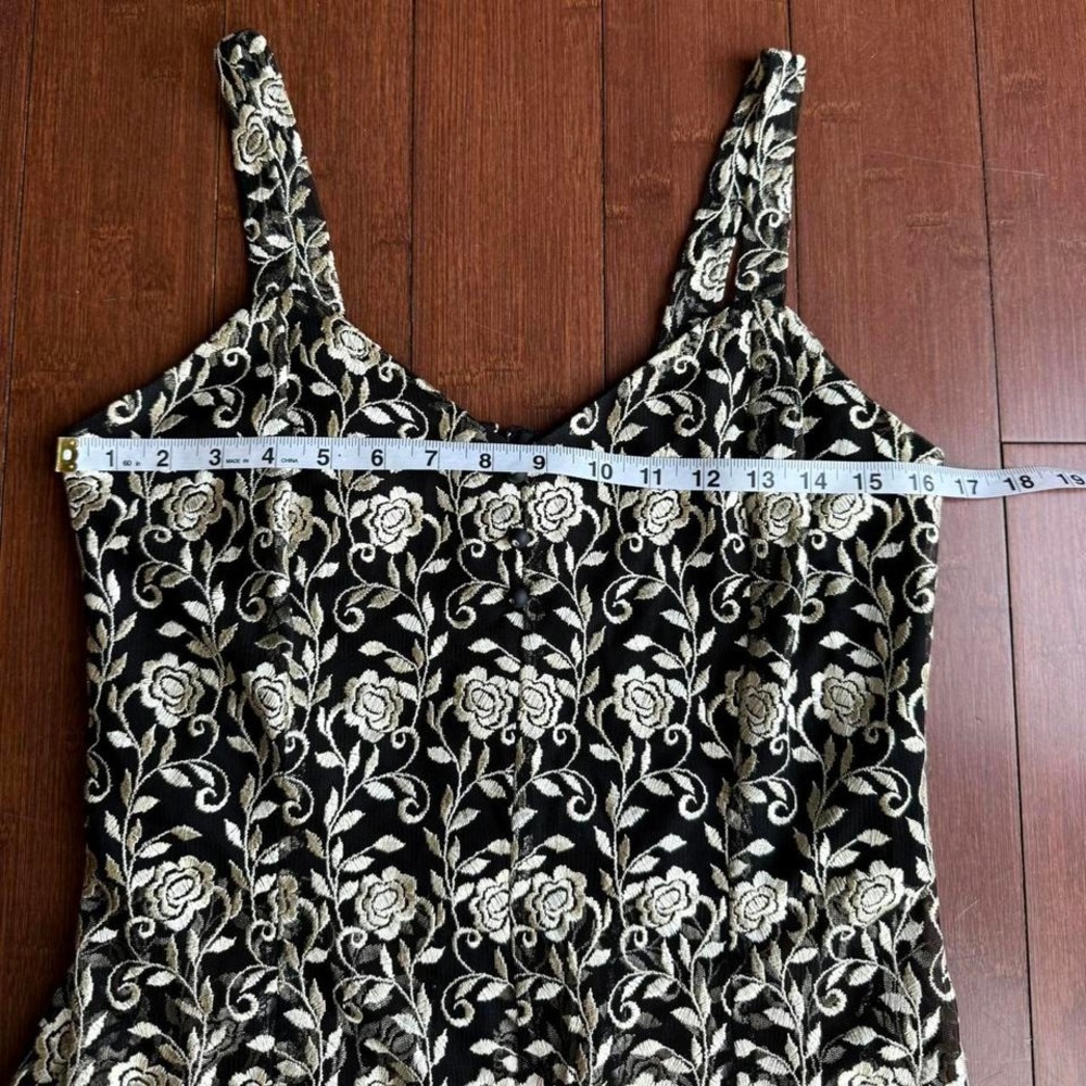 Vintage Black and Gold Tank - Picture 5 of 8